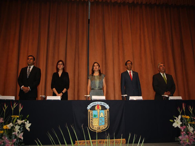 presidium ceremonia de egresados