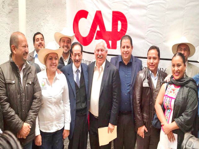 Víctor Villalobos Arámbula en reunión con los integrantes del Congreso Agrario Pemanente