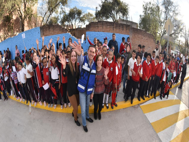 INAUGURA CALLE