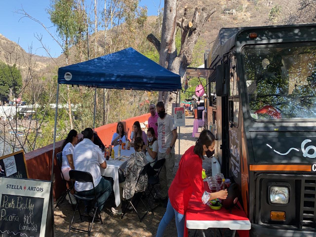 Regresan food trucks a la presa 4