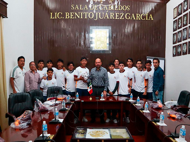 uniforma a estudiantes