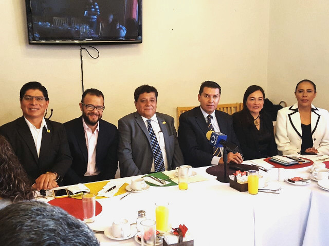 Diputado local y tres ediles se adhieren al PRD; el primero es  independiente y los restantes abandonan Morena | Enlace Digital Bajio