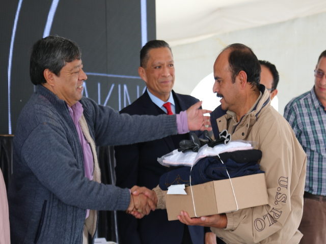 entrega de ropa de trabajo