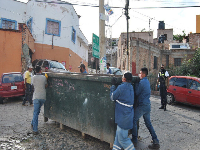 Reubicación de contenedor de San Luisito 5