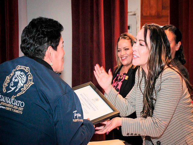 AGRADECE A EMPLEADOS