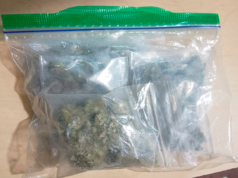 Detienen a joven por posesión de presunta droga en la zona sur de la capital