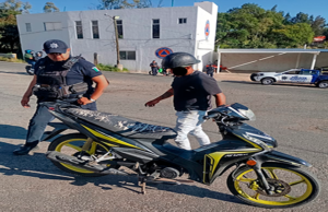 Refuerzan seguridad con operativo de revisión de motocicletas en la capital