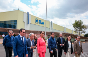Inaugura Gobernadora la nueva instalación de paneles solares en GM Complejo Silao
