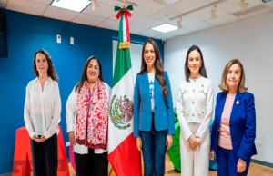 Realiza Libia Dennise gira de atención a personas migrantes en Chicago