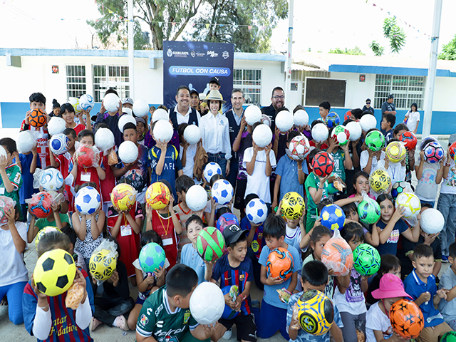 ENTREGA DE BALONES VOLUNTARIADO 2