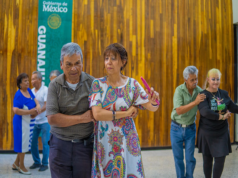 Brinda IMSS Guanajuato terapia de vida a personas vulnerables con clases de danzón en CSS