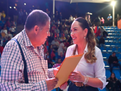Más de cien familias recibieron las escrituras de sus hogares de manos de la presidenta municipal Samantha Smith